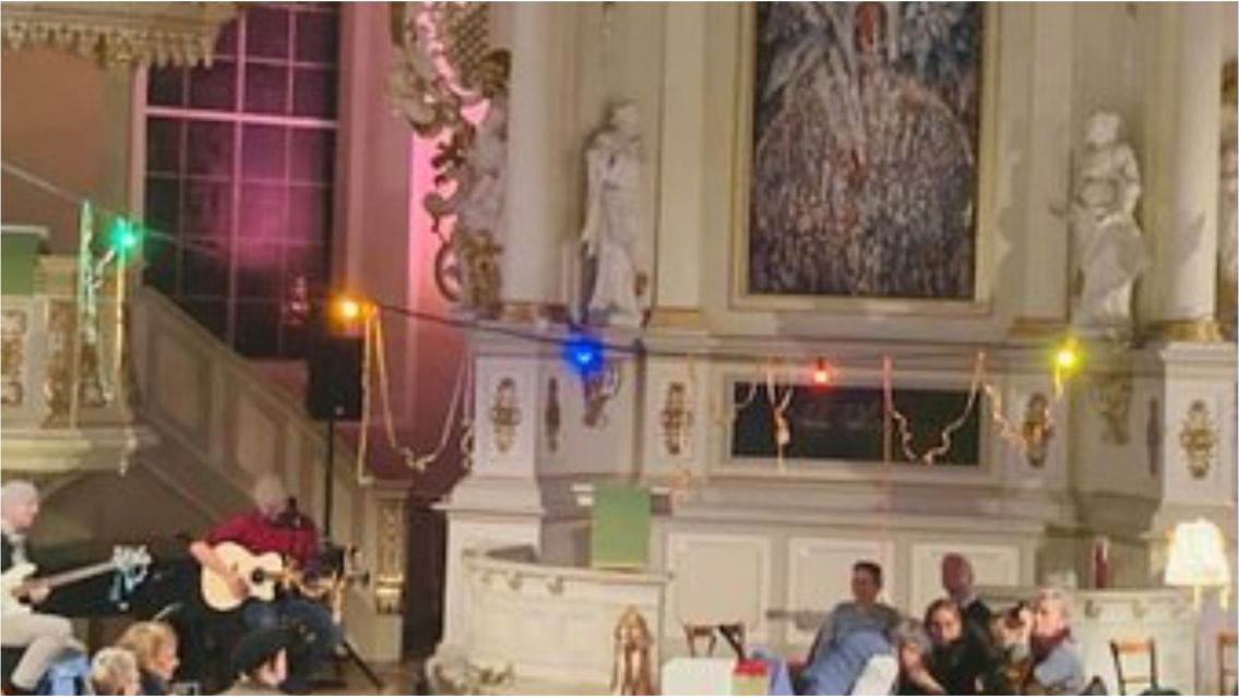 La ins�lita estrategia de una iglesia para que los chicos vayan a misa: "Parece un bar"