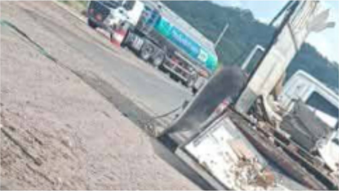 [URGENTE] Terrible accidente en el puente de San Pedro: cami�n qued� destruido