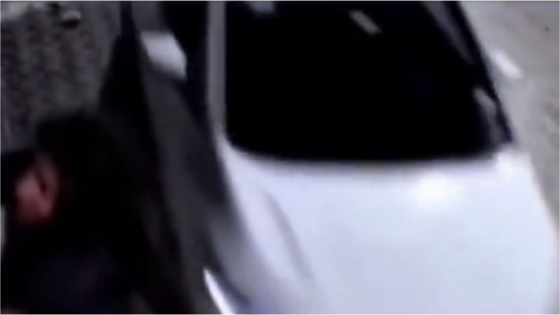 Horror en la calle: su novio la persigui� en auto hasta alcanzarla