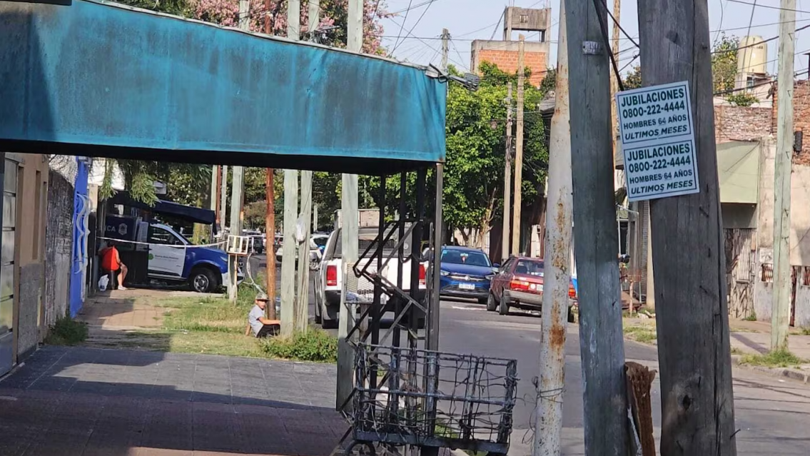 Encontraron muertos a un padre, a una madre y a su hijo: investigan un doble crimen