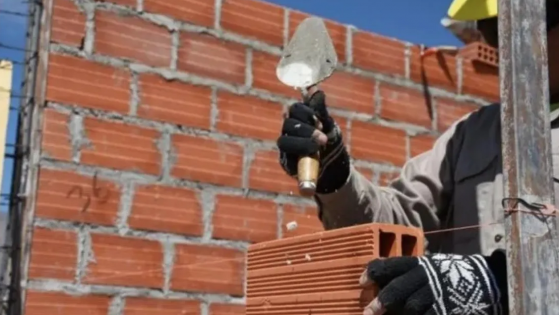 Sueldos de miseria: en Jujuy, un albañil cobra el básico más bajo de toda la Argentina