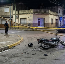 Motociclista murió al chocar contra una soga colocada en un corso