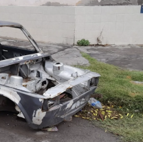 "Extra&ntilde;os bultos" aparecieron en un auto abandonado en Jujuy