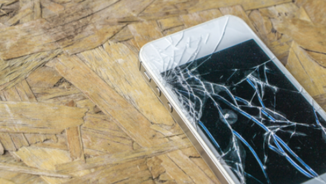 Norteño sacado le reventó el celular a su ex pareja y también la mordió