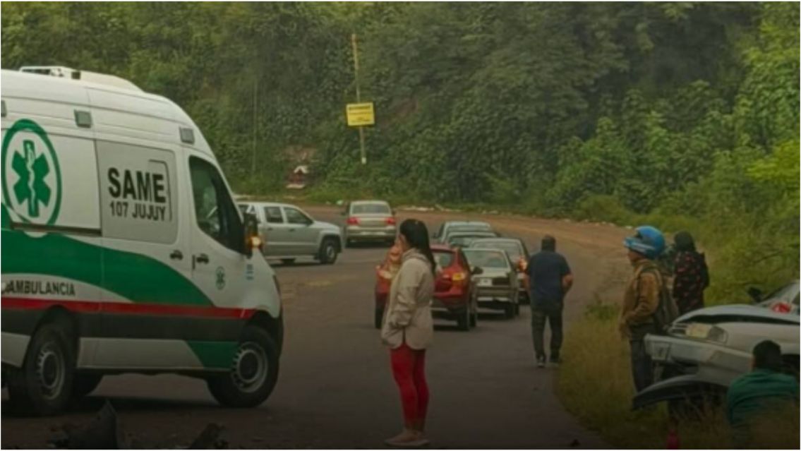 Choque brutal en la colectora de Ruta 9: una mujer terminó en el hospital