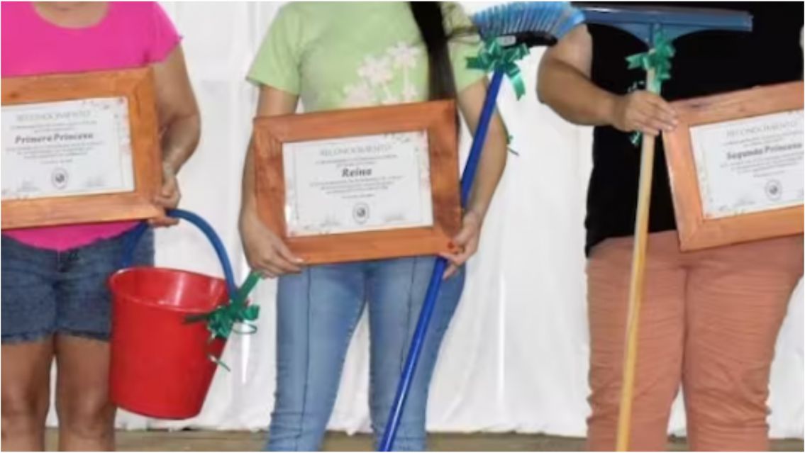 Un municipio regal� escobas y baldes por el D�a de la Mujer y estall� la bronca