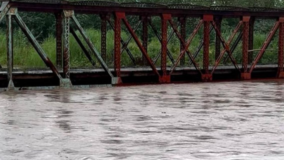¡Atención si viajás! Hay cortes de rutas por el temporal en Tucumán