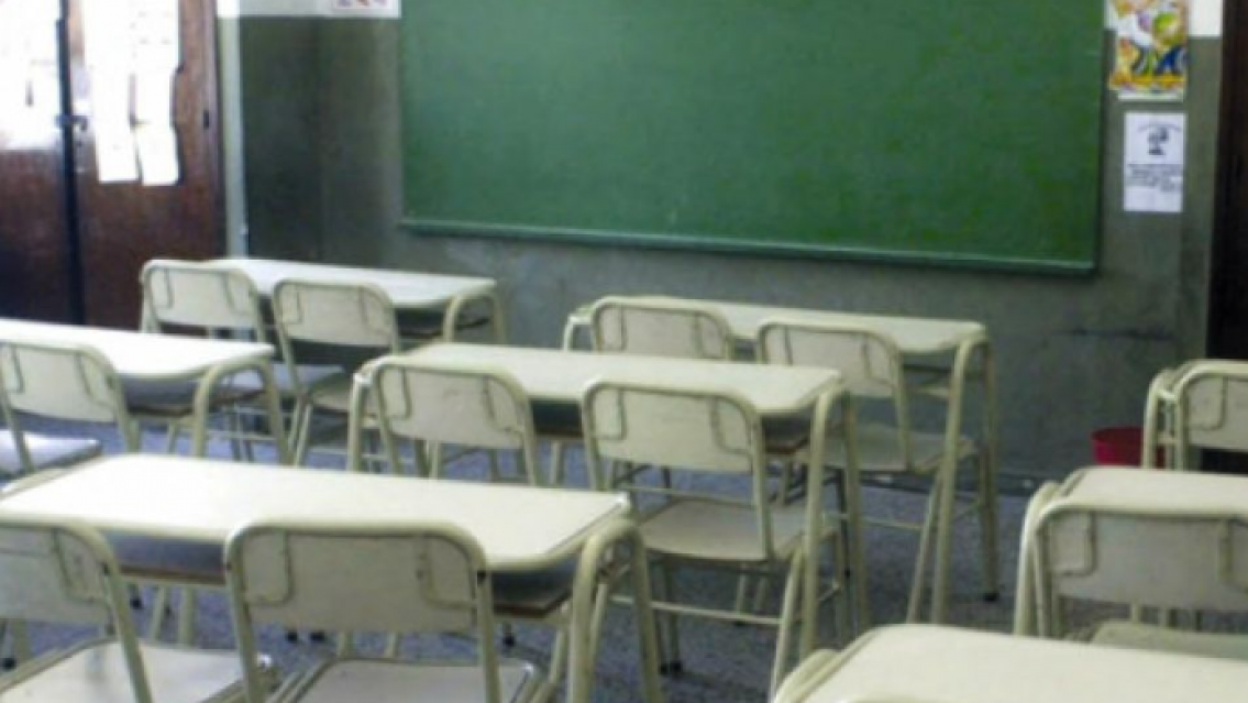 A los pocos días de clases ya empezaron los conflictos: madre a las trompadas con maestras