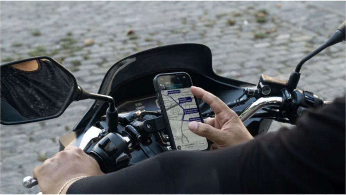 Chofer de Uber moto sac� un arma y le rob� el celular a un norte�ito de 16 a�os