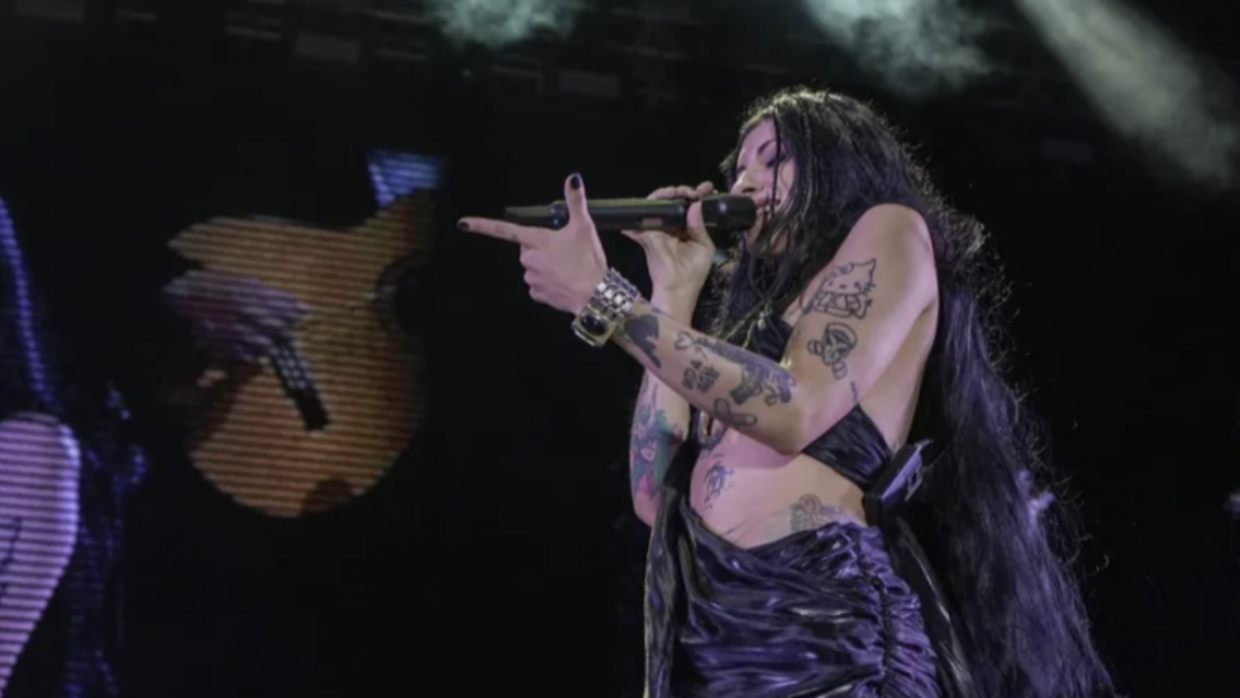 La juje�a Cazzu culp� al patriarcado por la pelea de sus colegas con Emilia Mernes