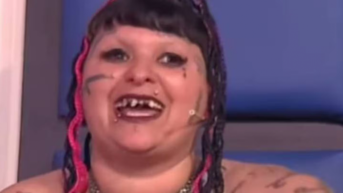 La Chabona: harta de las burlas, junt� la plata y se puso los dientes que le faltaban