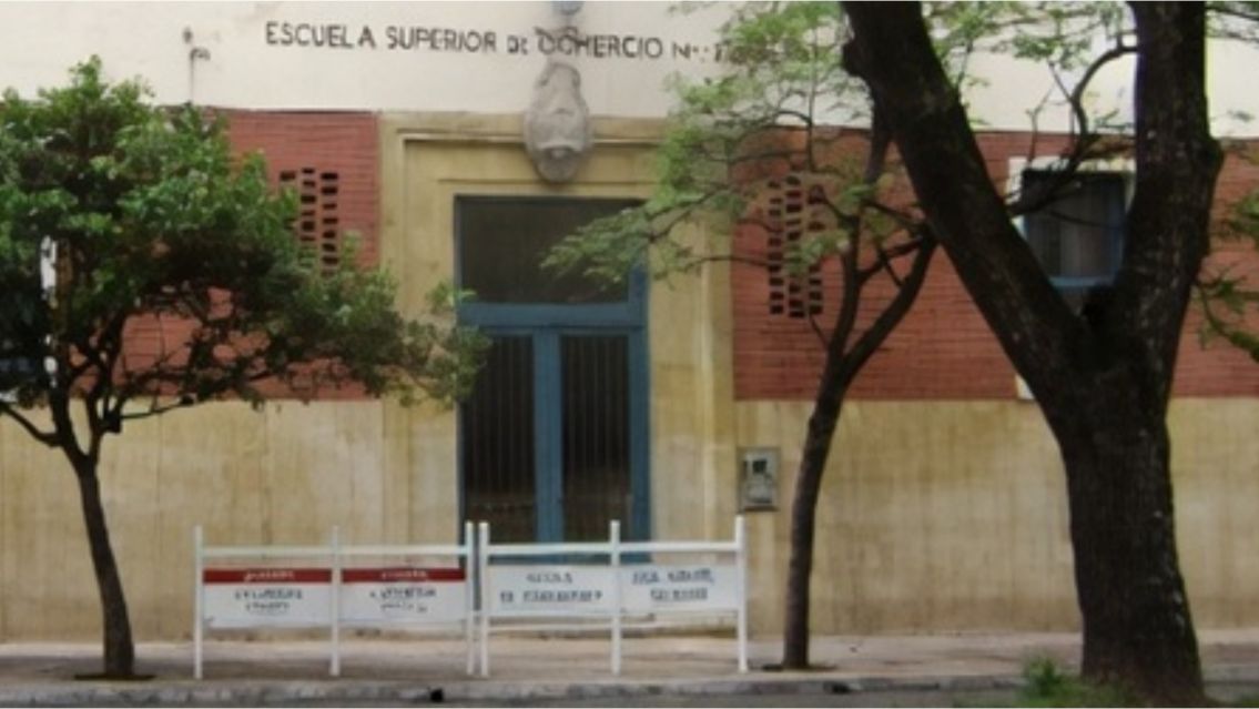 Echaron de por vida a un profesor por hacer cosas horribles con sus alumnas