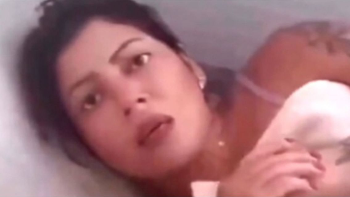 Volvió antes de la escuela, y descubrió a su mamá siendole infiel a su papá: quedó grabado
