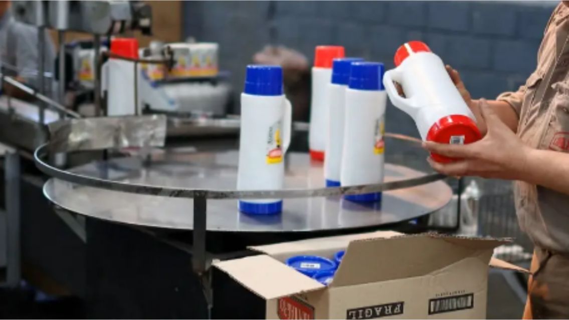 Reconocida fábrica cerró su planta, despidió empleados y defendió comprar de China