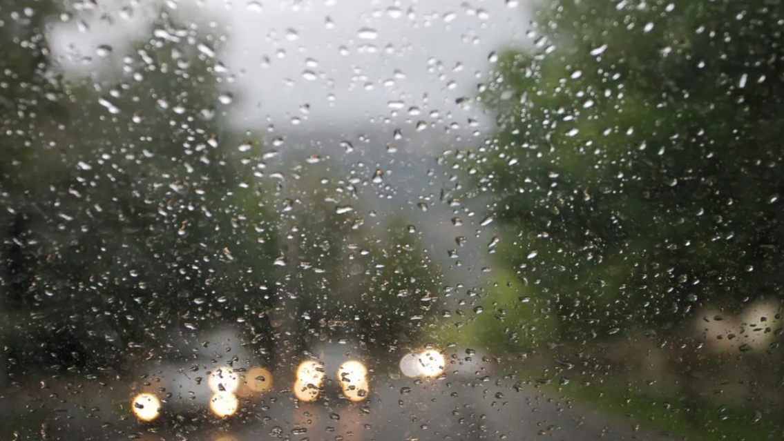 El tiempo se puso "ma�ero" en San Salvador: lluvias y un fresquito que se har� sentir