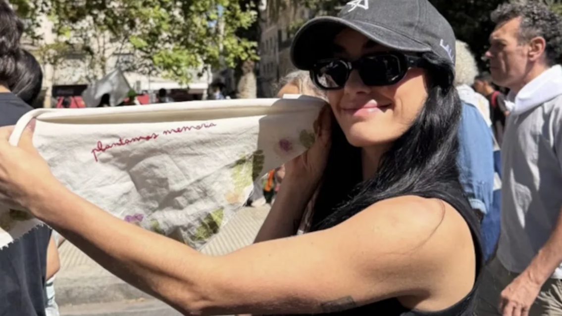 Lali presente en la marcha a 50 a�os del golpe militar en Argentina