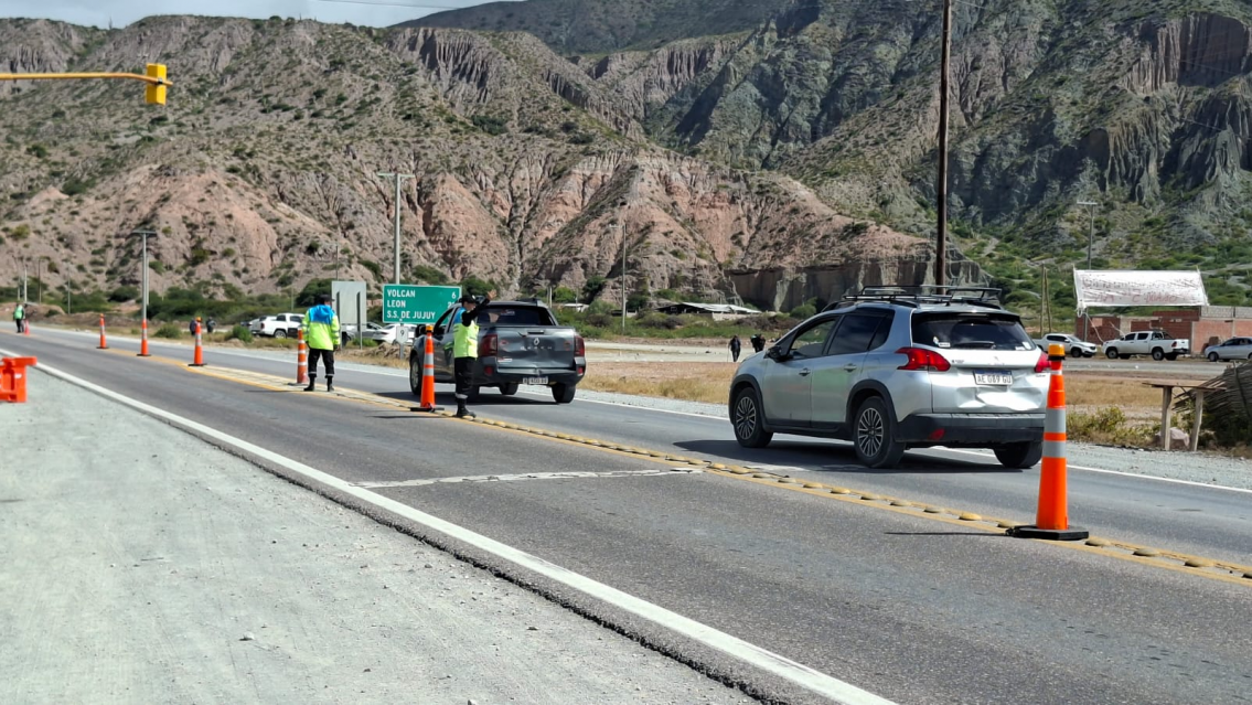 Tránsito lento en ruta Nº 9 a la altura de Tumbaya por la peregrinación