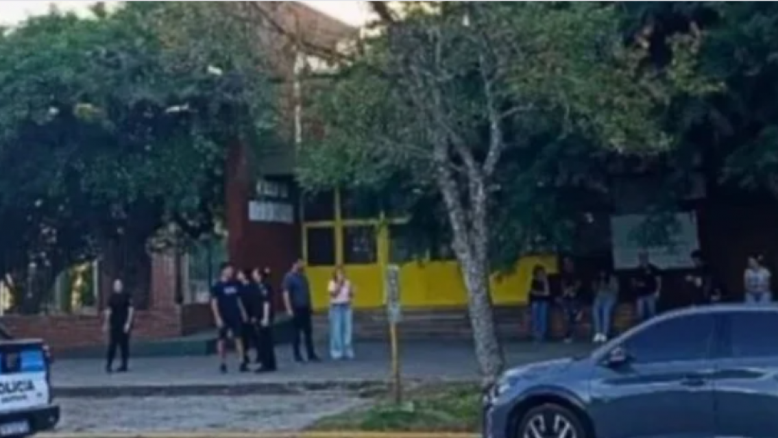 Ataque en una escuela: un chico de 13 años fue asesinado