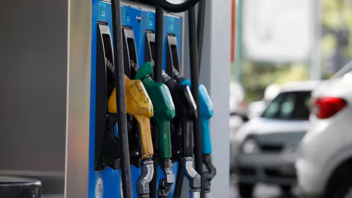 A cu�nto se podr�a ir el precio de la nafta por las decisiones de Javier Milei