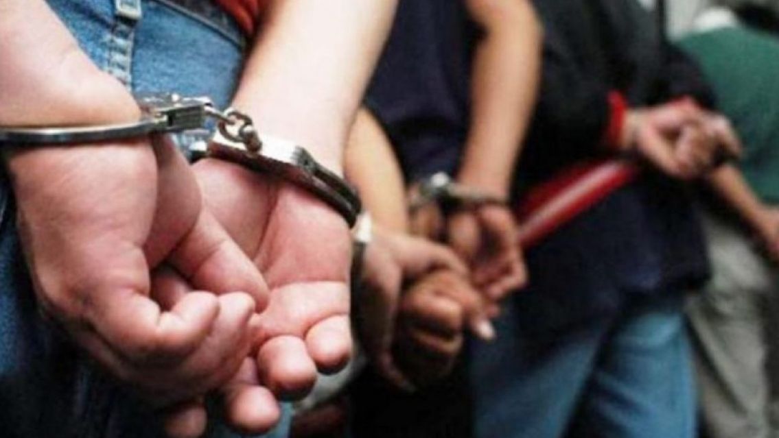 Cayeron dos "mulas" en la frontera: llevaban casi 200 cápsulas de droga