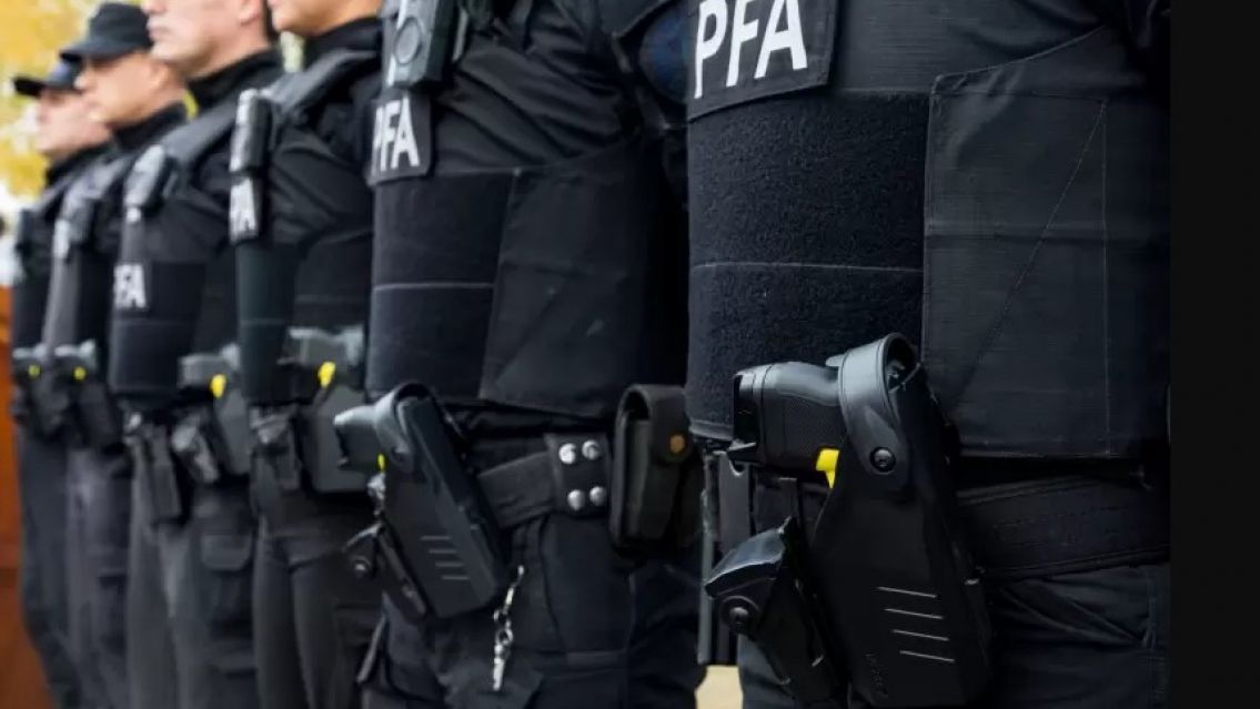 Denuncian a un policía federal de abusar a una menor: imputado y con prisión preventiva