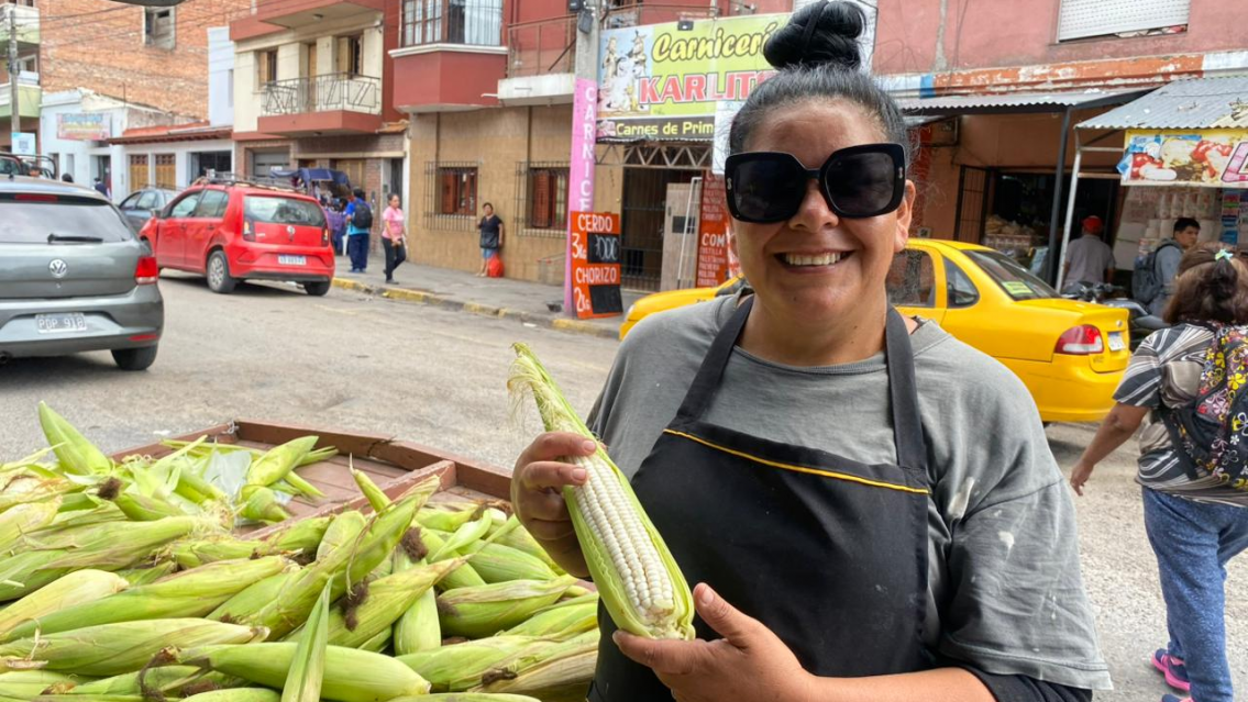 Gilda: la vendedora de choclos que es furor en Jujuy esta Semana Santa