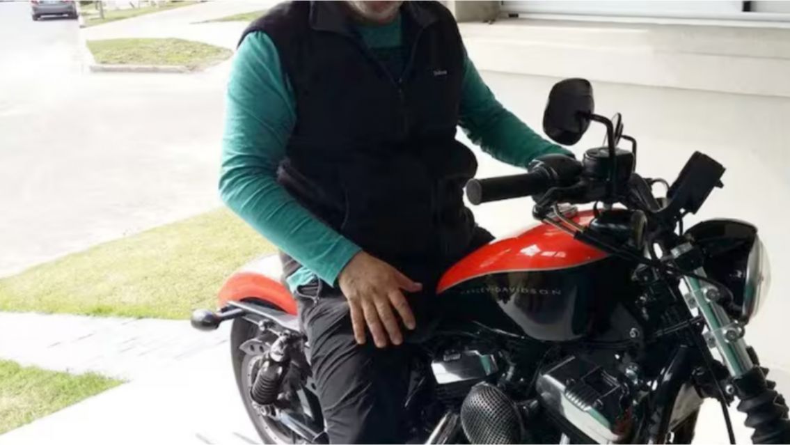 Tragedia en la ruta: murió reconocido periodista tras caer en su moto