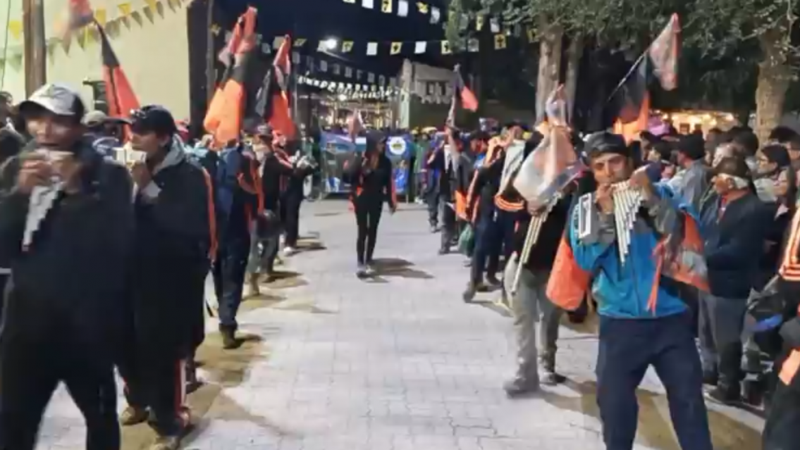 La Mamita de Copacabana del Abra de Punta Corral ya baja hacia Tilcara