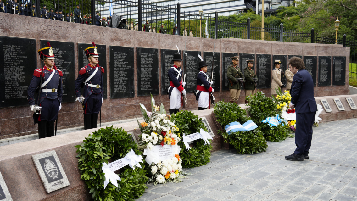 Acto y anuncio: Javier Milei en el homenaje por Malvinas
