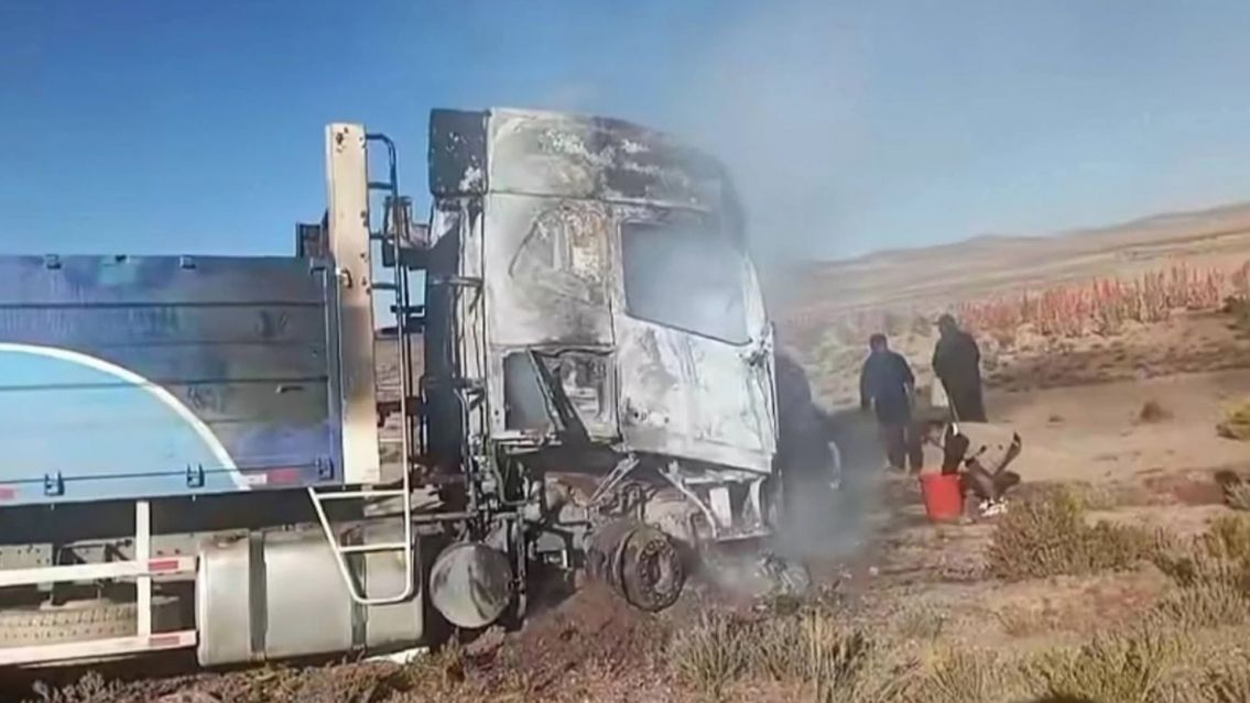 Tragedia en ruta norteña: choque brutal, un camión en llamas y al menos un muerto
