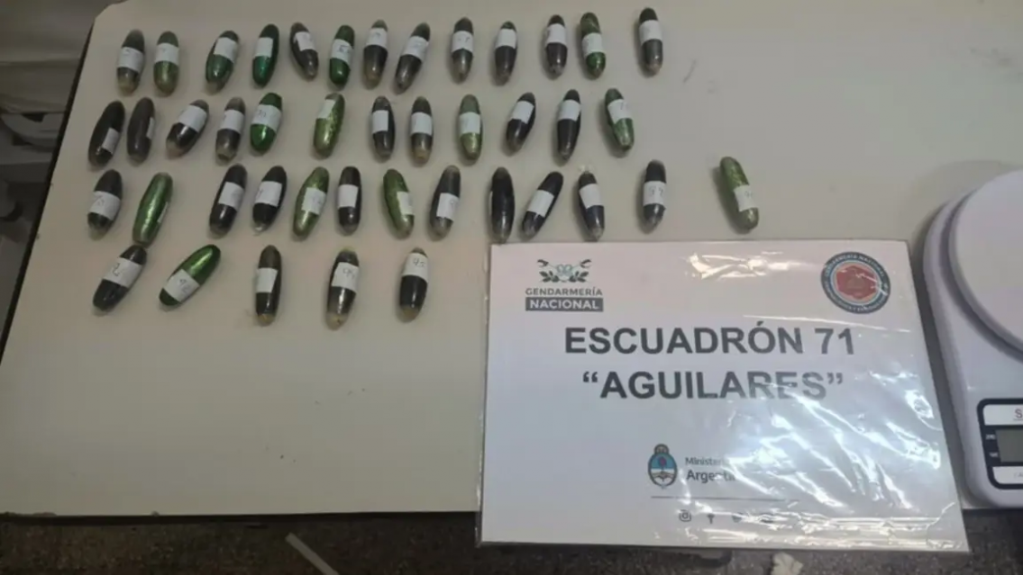 Así arman las cápsulas de cocaína para ingerirlas: dos mujeres fueron atrapadas en La Quiaca