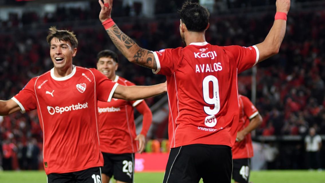 Independiente le gan� el cl�sico a Racing sobre el final