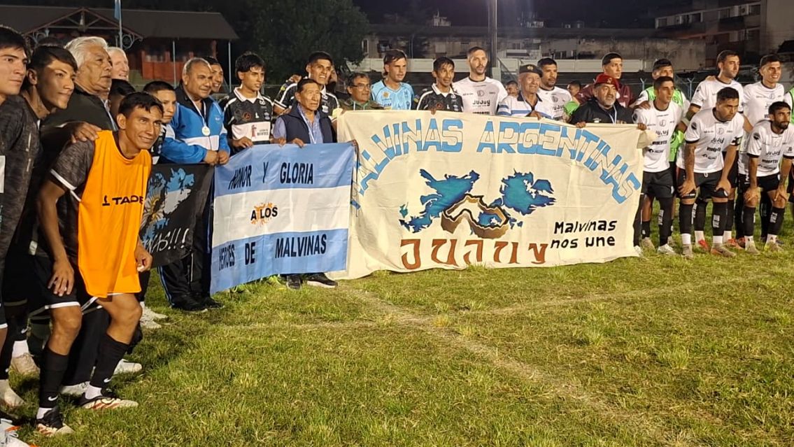 El fútbol jujeño no olvida: sentido homenaje a Veteranos de Malvinas
