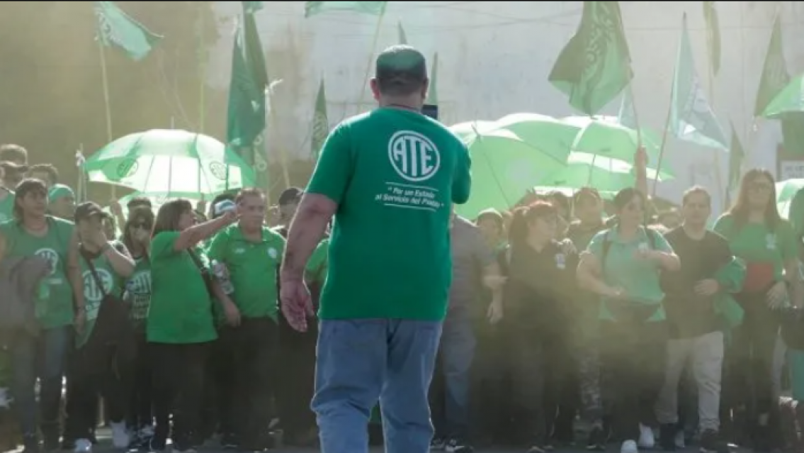 ATE redobla la presión: exige créditos iguales a los de funcionarios