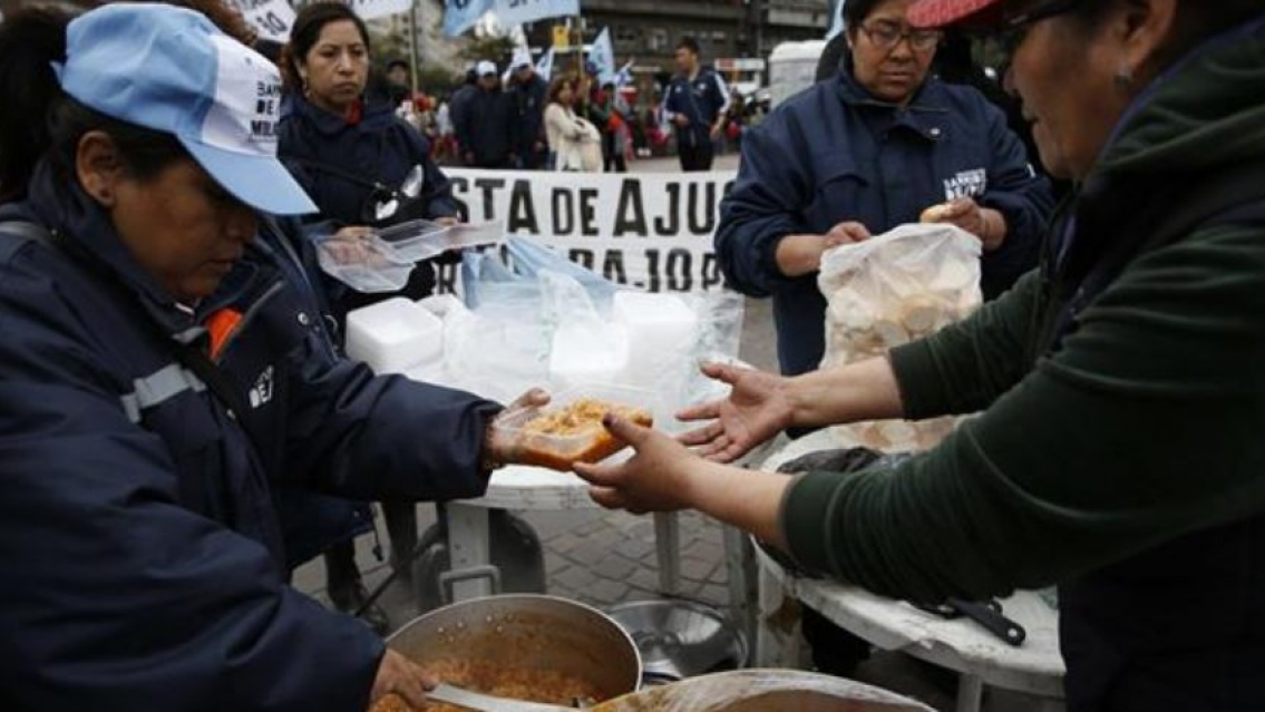 Chau al plan social "Volver al trabajo": manifestaciones y ollas populares en todo el país