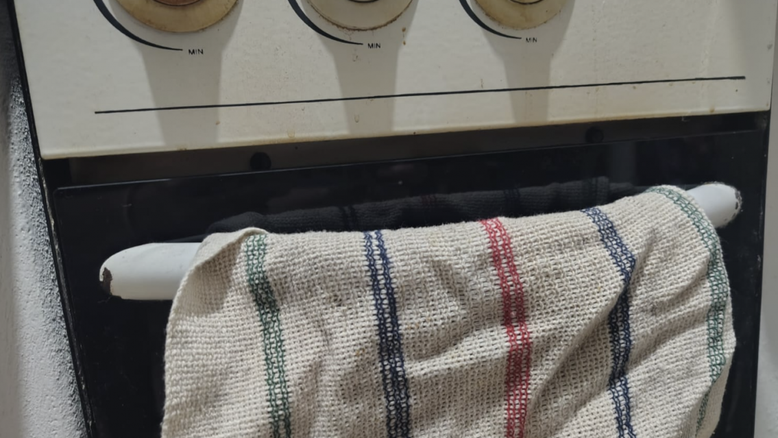 Si colgás el repasador en la puerta del horno, deberías dejar de hacerlo