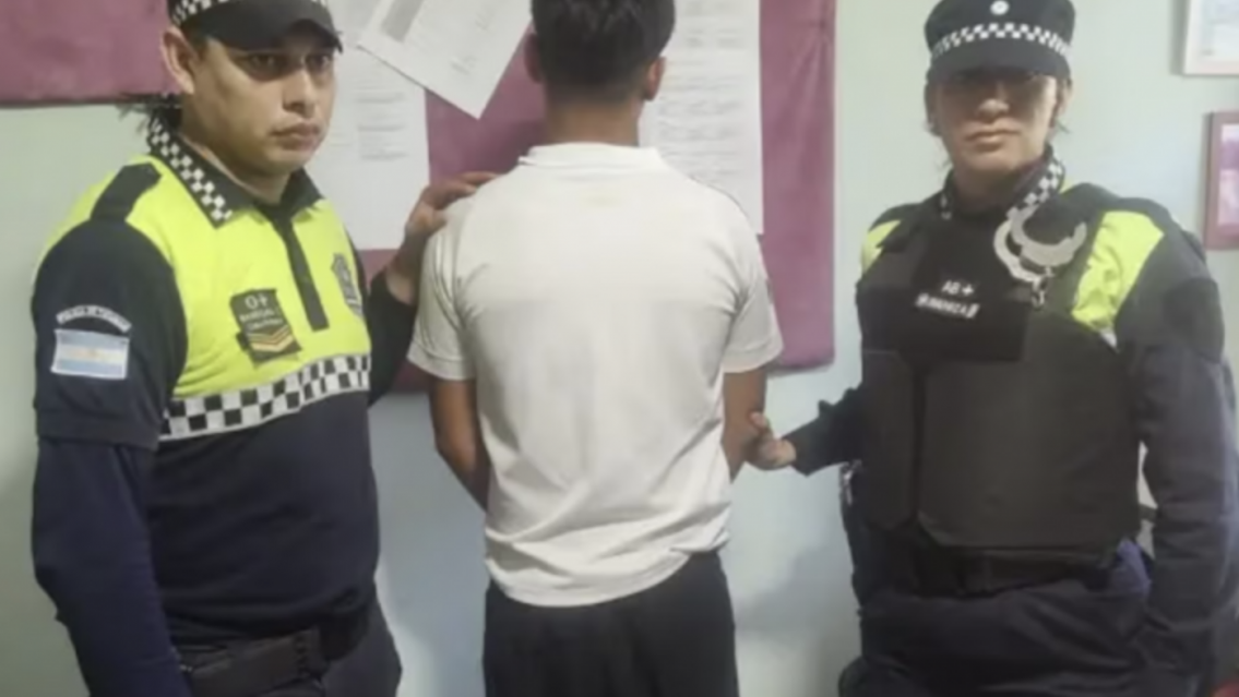 Ahora pas� en Tucum�n y hay cada vez m�s miedo: alumno llev� un arma cargada a la escuela