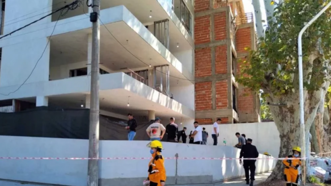 Horror en una construcción: obreros hallaron un cadáver escondido dentro de una pared