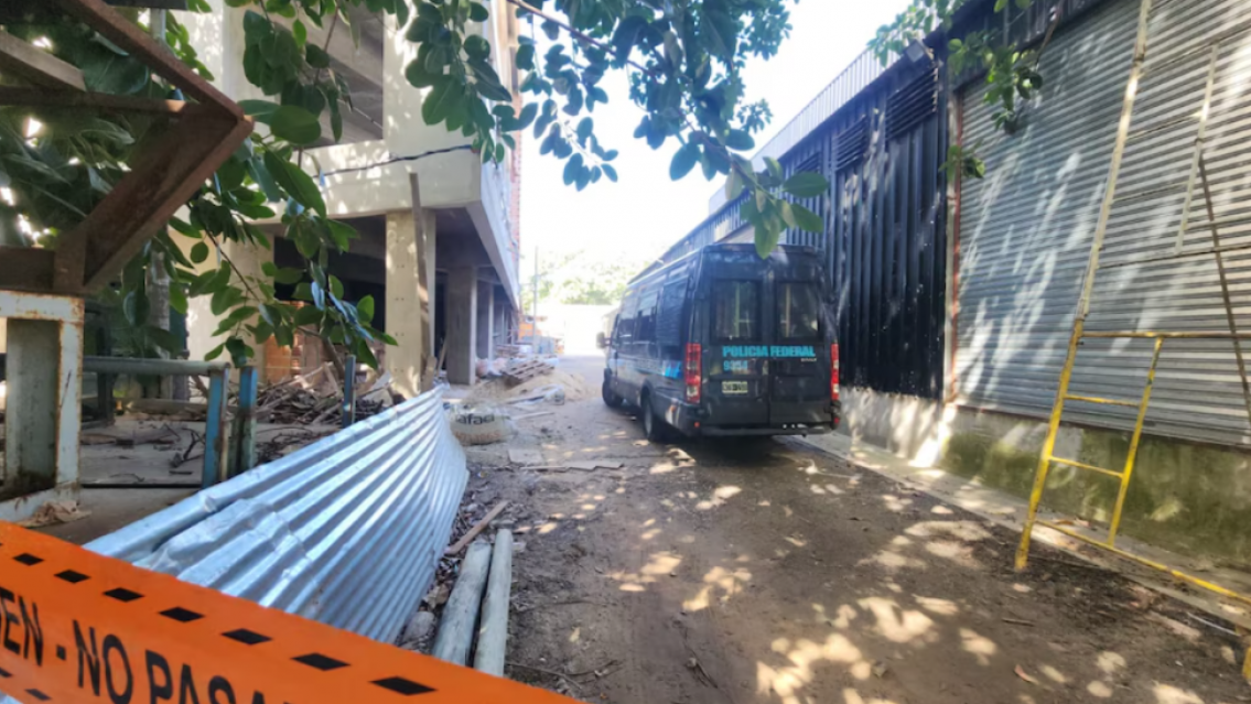 Encontraron a una beba sin vida en una universidad y detuvieron a su mam�