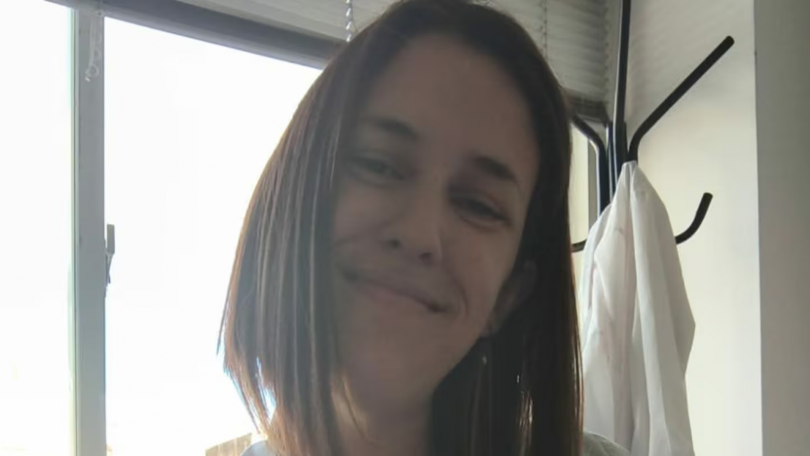 Era m�dica, ten�a 31 a�os, se cay� del colectivo y muri� atropellada