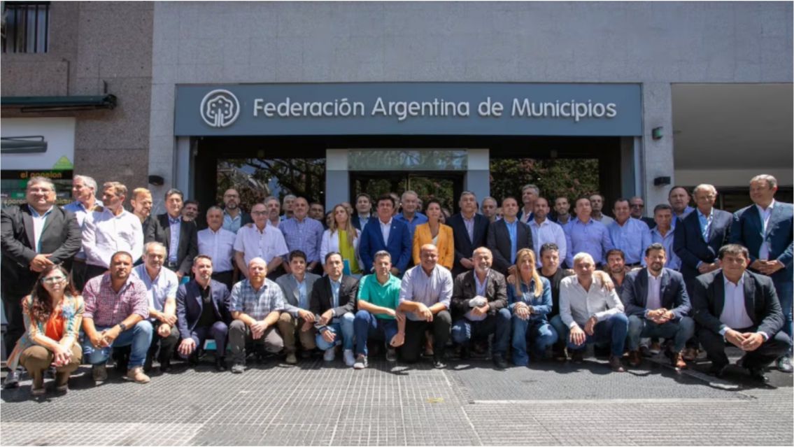 Intendentes presionan al Gobierno por fondos y obra pública