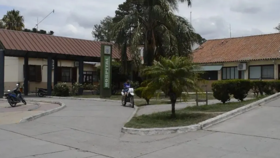 Lo apuñalaron en la cabeza y llegó al hospital con un destornillador en el oído