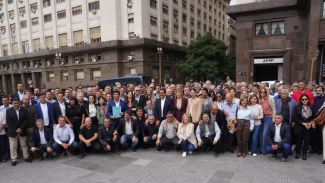 Crisis en municipios: intendentes advierten caída de fondos y ajuste al límite