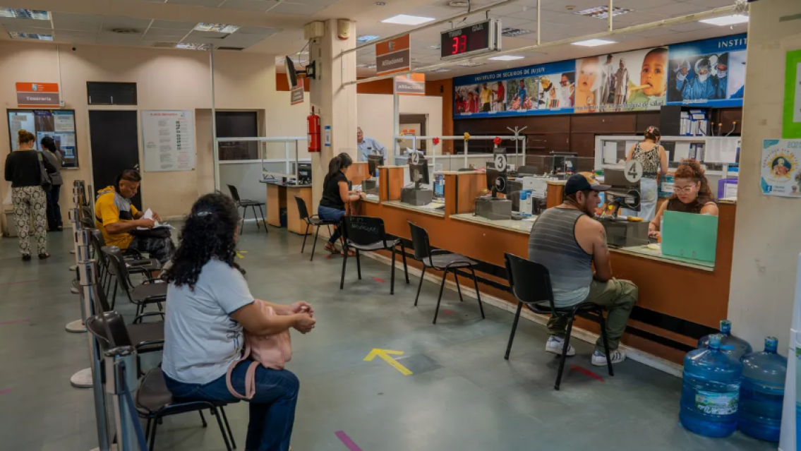 Atención irregular del ISJ en medio del conflicto con médicos