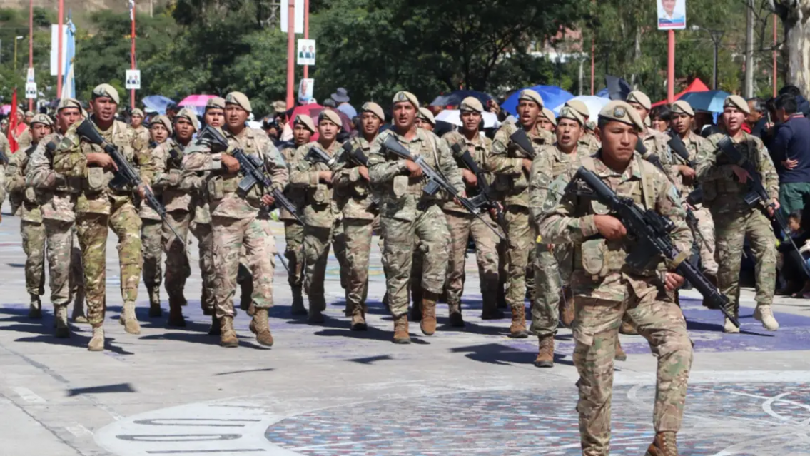 Desfile cívico, militar y gaucho por la fundación de San Salvador de Jujuy
