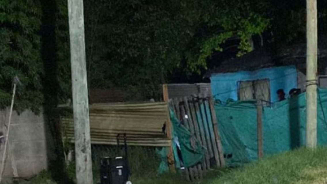 Escalofriante hallazgo: un nene encontr� a su mam� enterrada en el patio