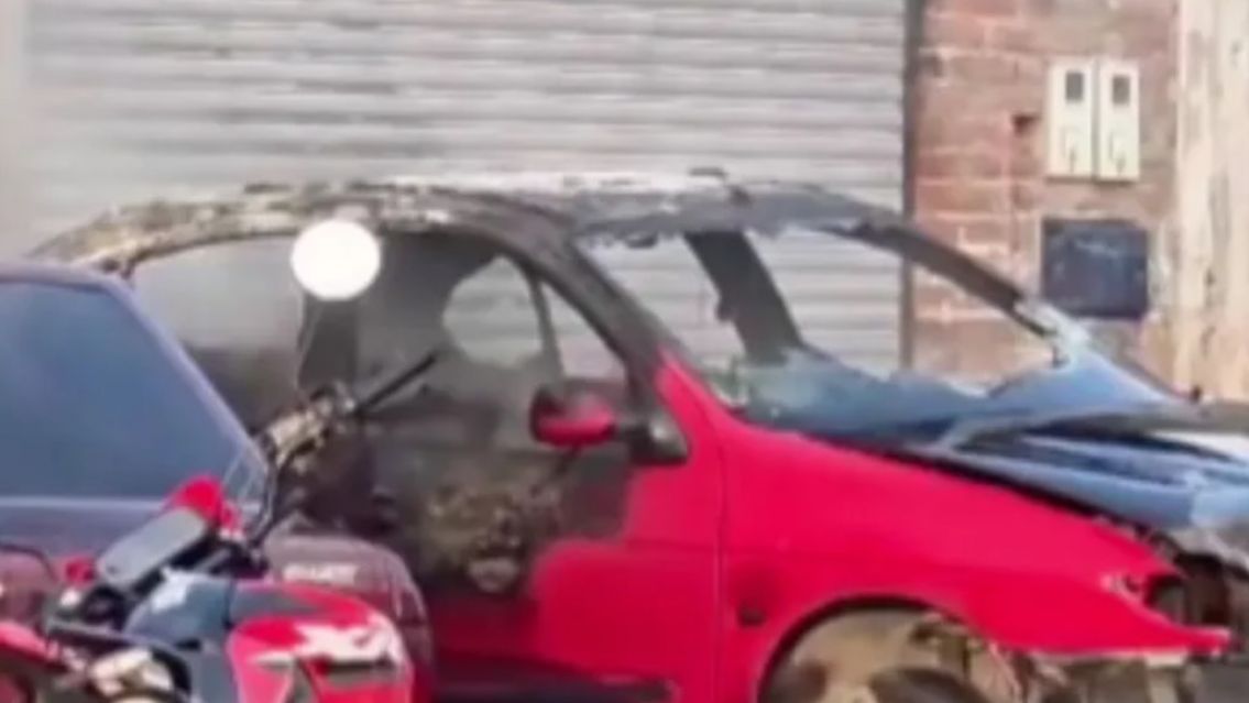 Desgracia en Monterrico: se prendió fuego un taller mecánico y las pérdidas serían totales