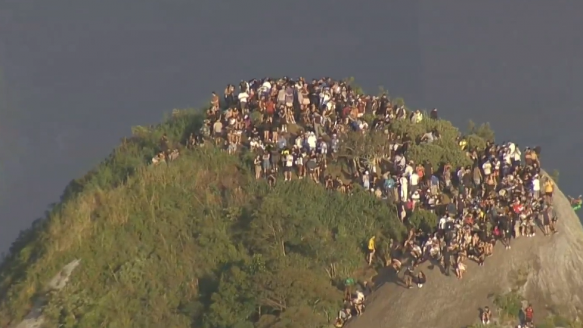 Disparos y p�nico: 200 turistas quedaron encerrados en un cerro
