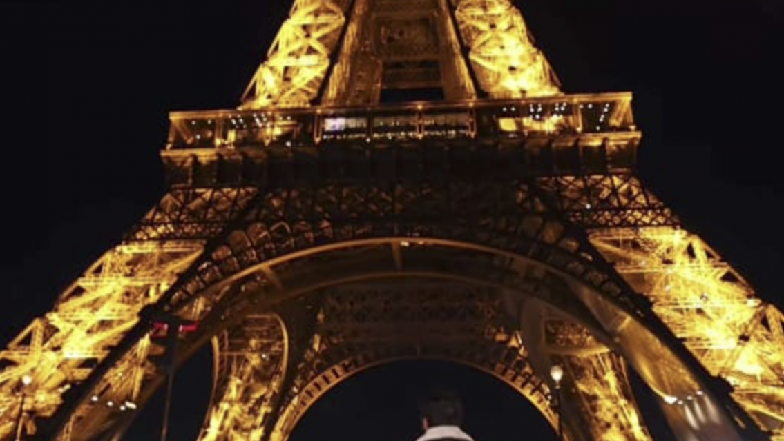 El formose�o que lleg� a Par�s y emocion� a todos: su foto en la Torre Eiffel