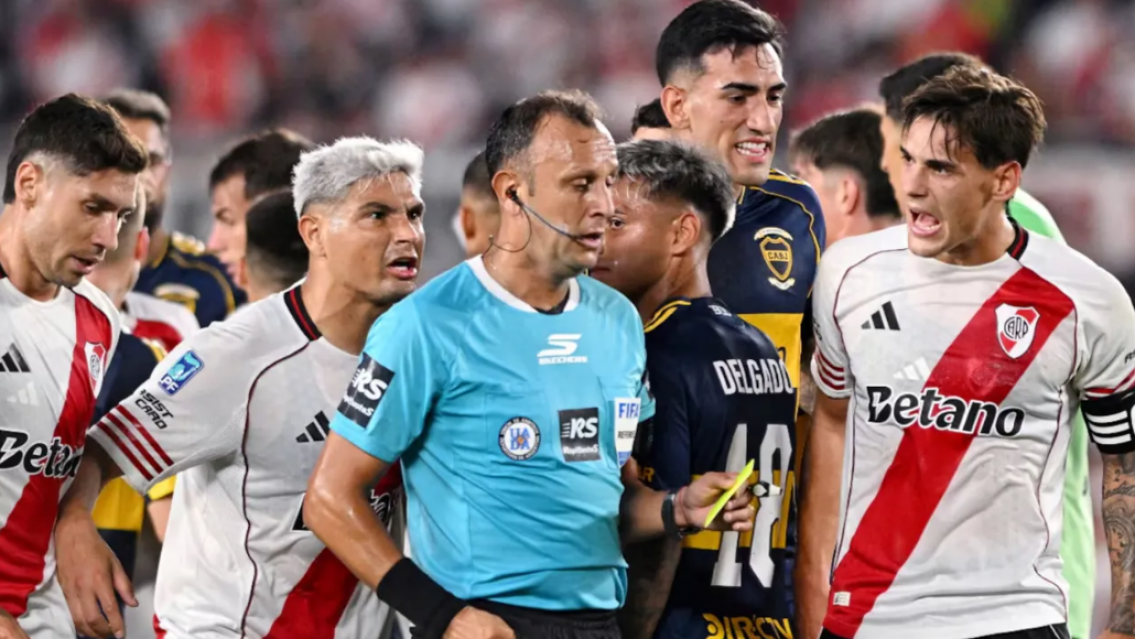 Polémica en el Superclásico: explicaron la jugada que reclamó todo River